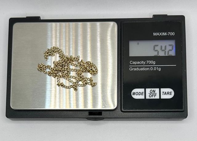 Cadena Alterna de oro de 18k, 5.42 g, 58 cm.