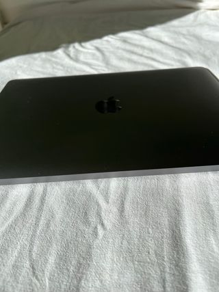 MacBook Pro 13 i5 256GB Touch Bar COMO NUEVO