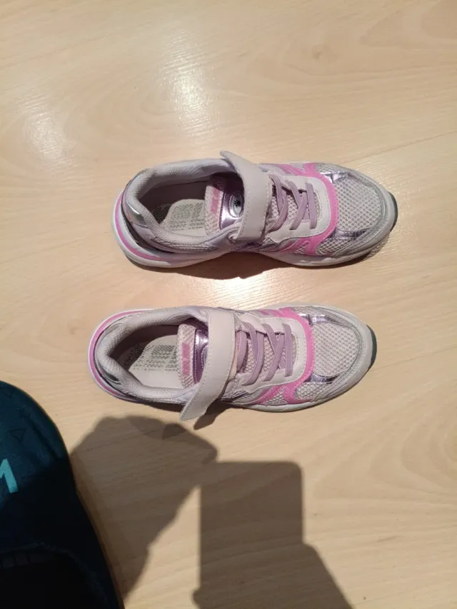 Zapatillas niña Kelme rosas y blancas