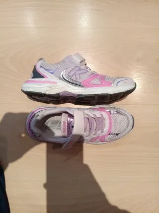 Zapatillas niña Kelme rosas y blancas