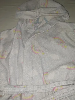 Albornoz infantil con unicornios y arcoíris