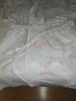 Albornoz infantil con unicornios y arcoíris