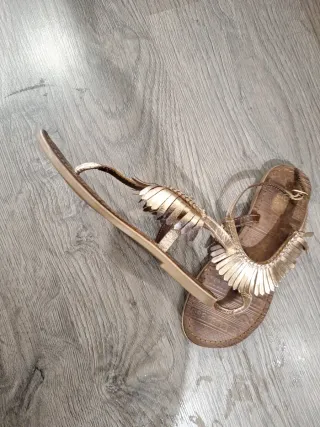 Sandalias Gios Eppo doradas y marrones