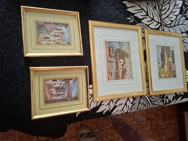 Set de 13 cuadros Decorativos Dorados y madera.