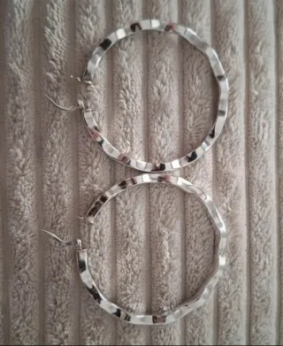 Aros de plata martillados grandes