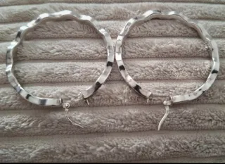 Aros de plata martillados grandes