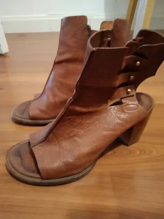 Botines de piel marrón talla 39