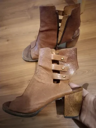 Botines de piel marrón talla 39