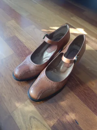 Zapatos de tacón Mary Jane marrones