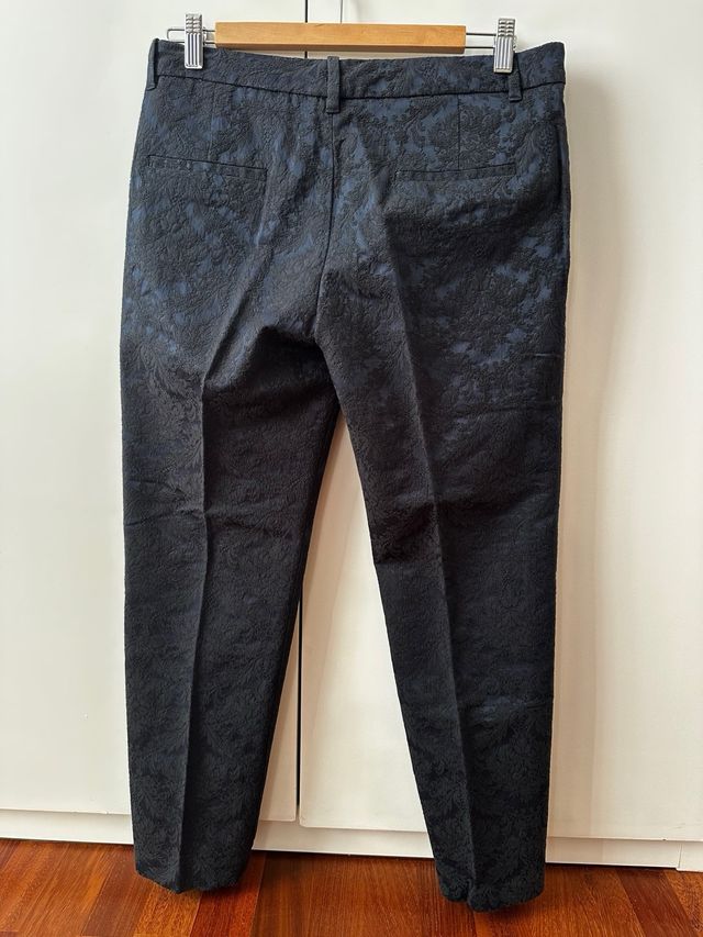 Pantalón Zara azul marino grabado