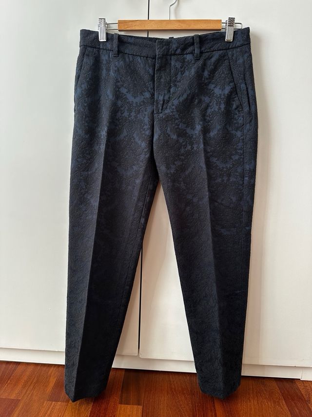 Pantalón Zara azul marino grabado