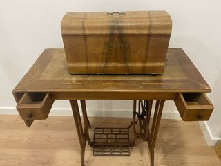 Máquina de coser antigua Refrey