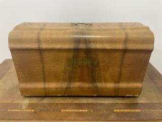 Máquina de coser antigua Refrey