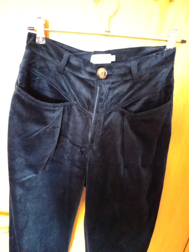 Mujer. 2 pantalones fiesta. Tacto tipo terciopelo.