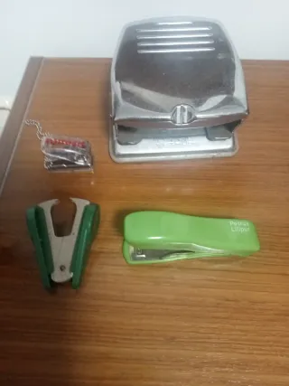 Grapadora, perforadoras y quitagrapas