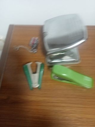 Grapadora, perforadoras y quitagrapas