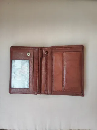 Cartera de piel marrón para hombre