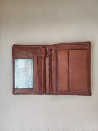 Cartera de piel marrón para hombre