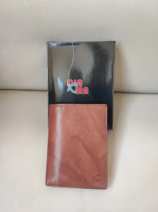 Cartera de piel marrón para hombre
