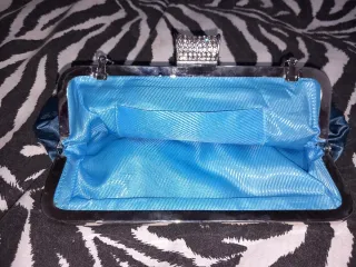 Pochette turchese 23x13 con tracolla e orecchini