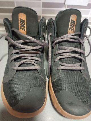 Zapatillas Nike Negras y Doradas