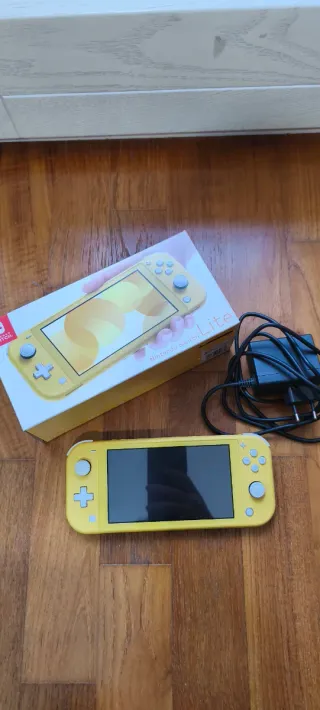 Nintendo Switch Lite Gialla