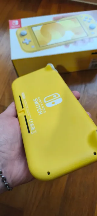 Nintendo Switch Lite Gialla