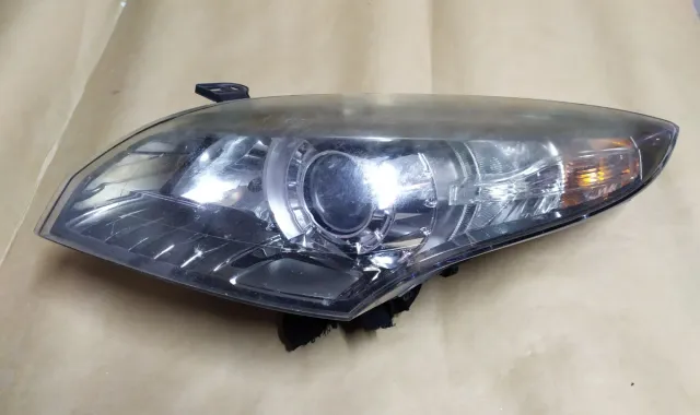 Faro delantero izquierdo (Xenón) Megane III