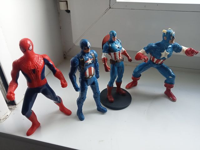 Lote de Figuras do Capitão América e Homem-Aranha Marvel