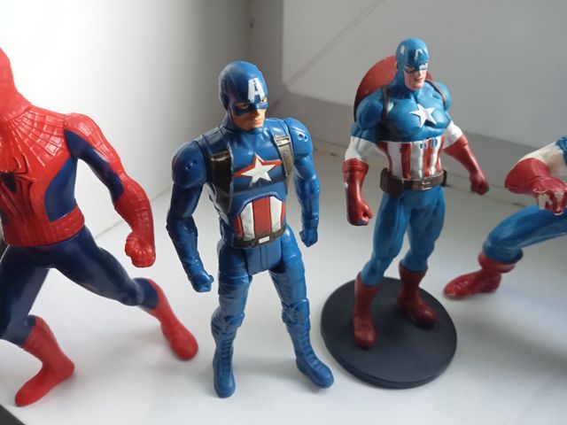Lote de Figuras do Capitão América e Homem-Aranha Marvel