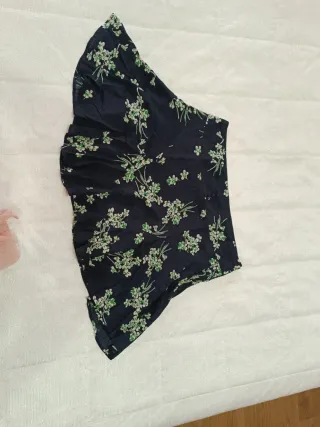 Falda Naf Naf floral negra