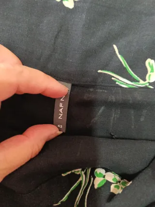 Falda Naf Naf floral negra