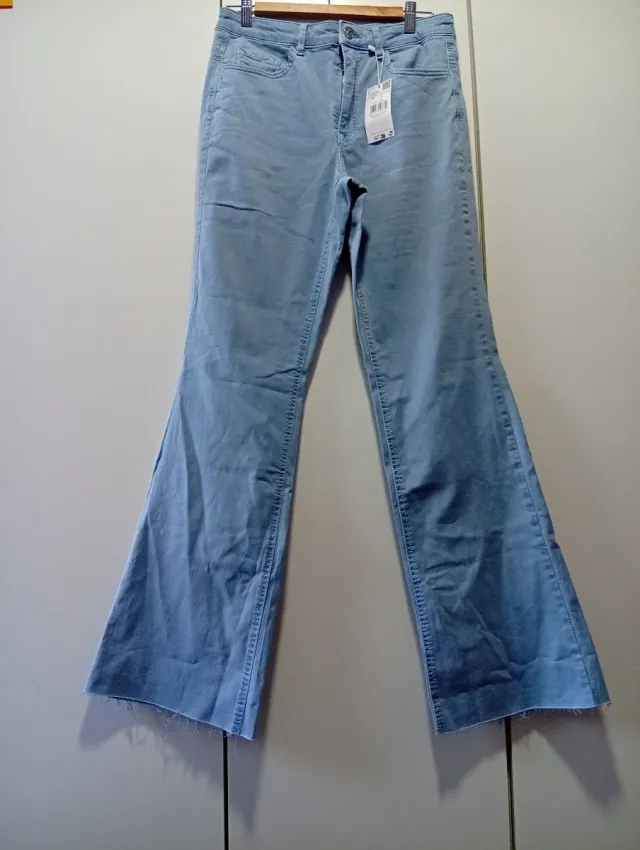 Pantalón vaquero campana azul