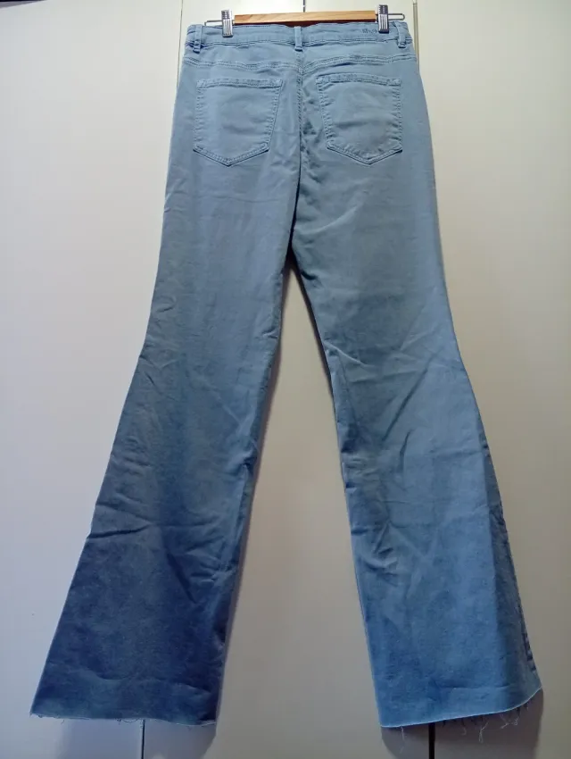 Pantalón vaquero campana azul