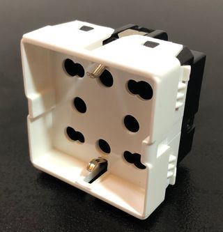 OMNIALUXSTORE PRESA SCHUKO/BIPASSO PER GEWISS STM