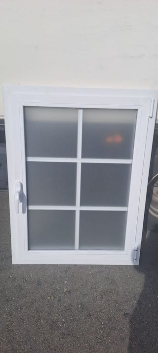 4 ventanas abatibles de aluminio con barrotillos