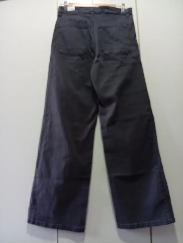 Pantalón flare gris
