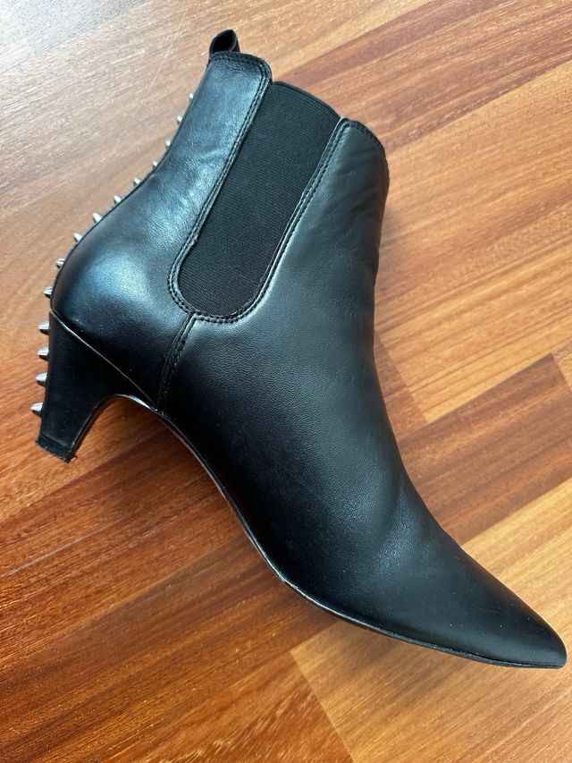 Botines negros mujer con tachuelas