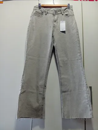 Pantalón flare crop Mango gris
