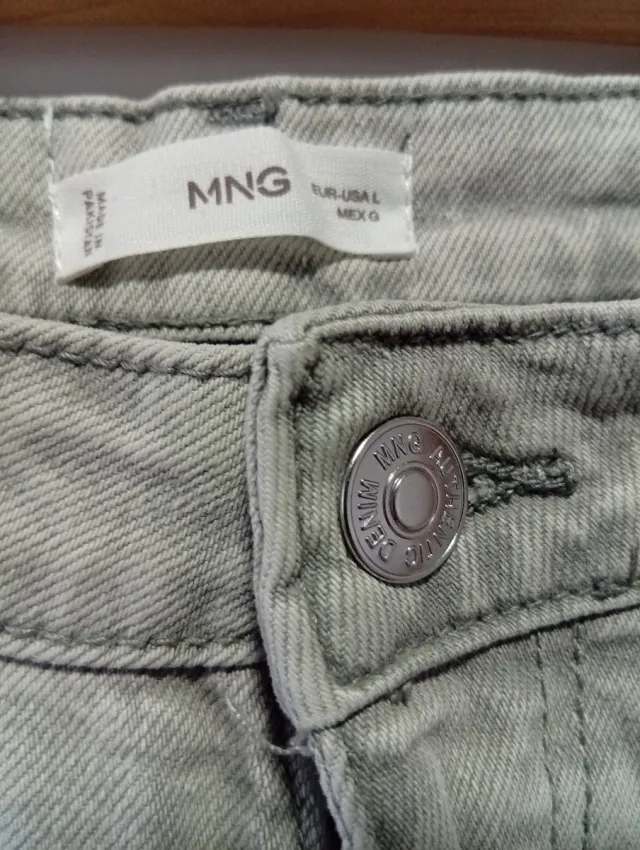 Pantalón flare crop Mango gris