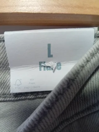 Pantalón flare crop Mango gris