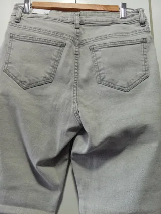 Pantalón flare crop Mango gris