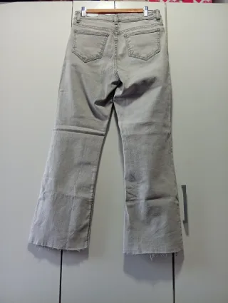 Pantalón flare crop Mango gris