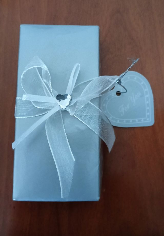 Rosa de cristal roja y plateada a estrenar.