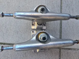 Ejes de skate plateados