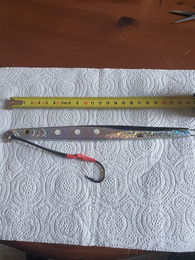 Lote 3 señuelos jigging 150, 250 y 300g + anzuelos