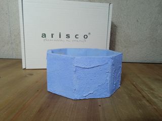 Pezzo esagonale in cemento rustico blu