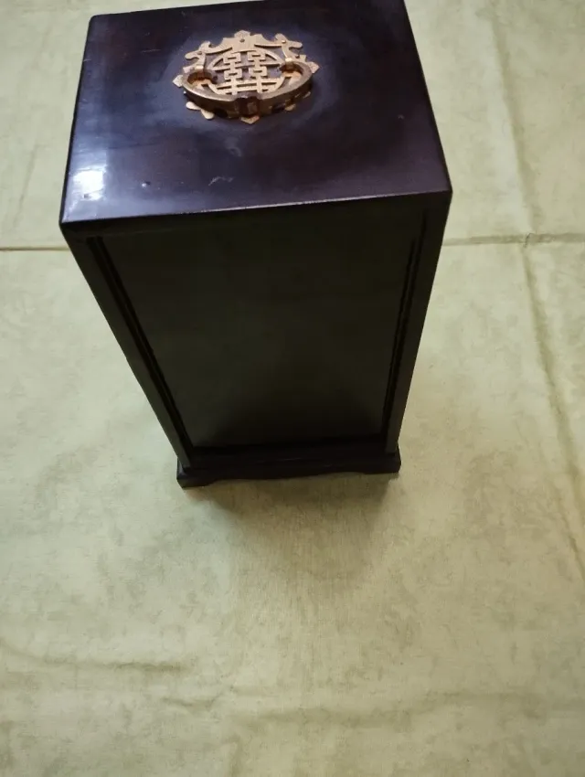 Joyero Chino Marrón con Detalles Dorados