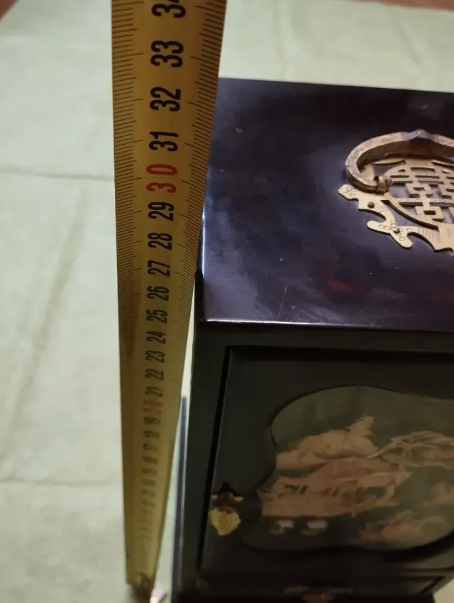 Joyero Chino Marrón con Detalles Dorados