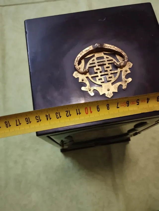 Joyero Chino Marrón con Detalles Dorados